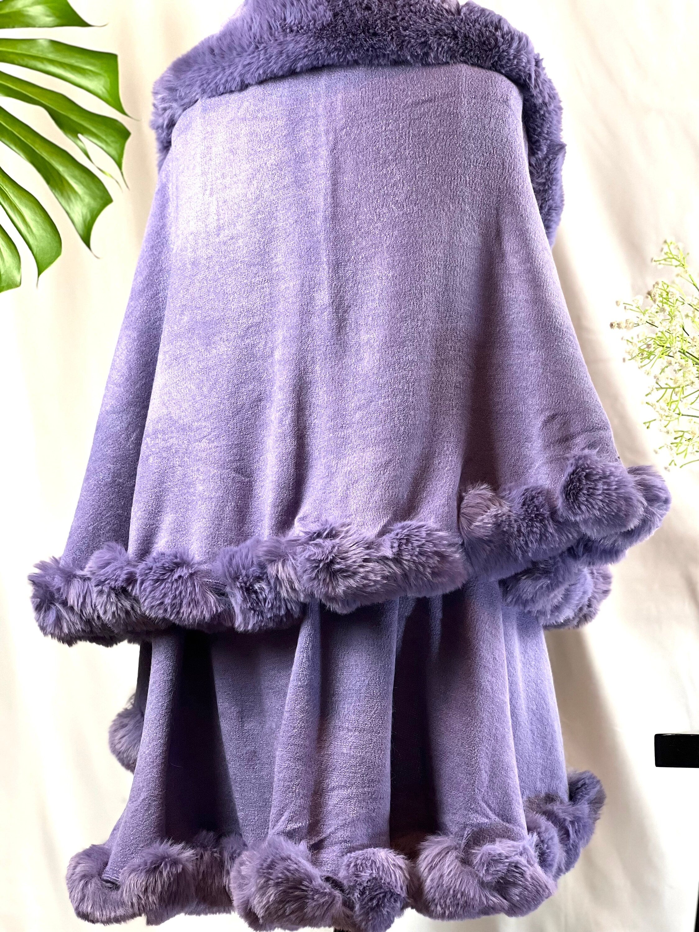 Chic Lavender Purple Faux Fur Cape Double Layer Faux Fur Luxurious Batwing Bridal Coat Evening Party Open Front Cardigan Faux Fur Poncho